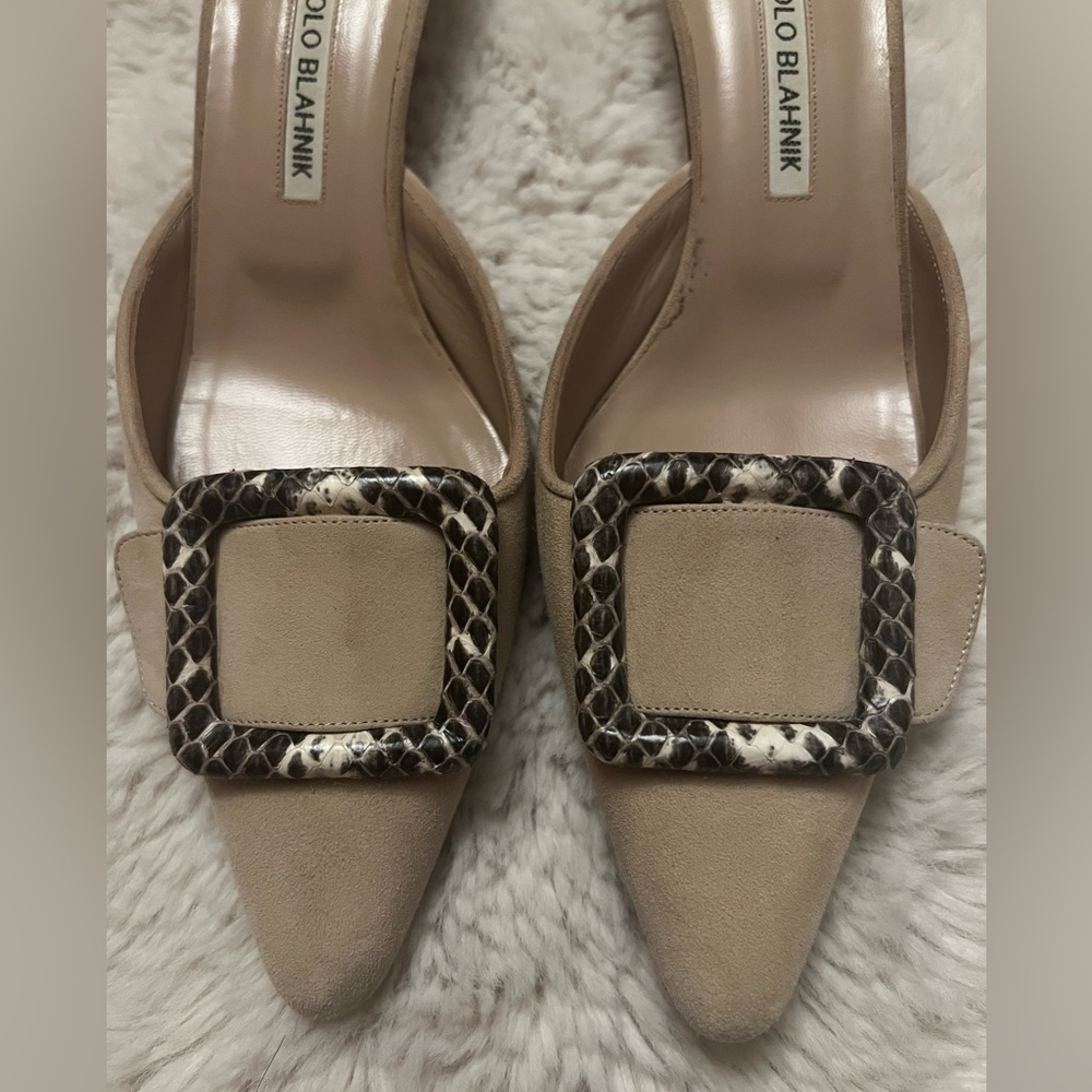 Manolo Blahnik Neuteal Tan Slide Pumps